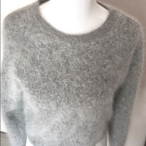 Line cropped grey sweater